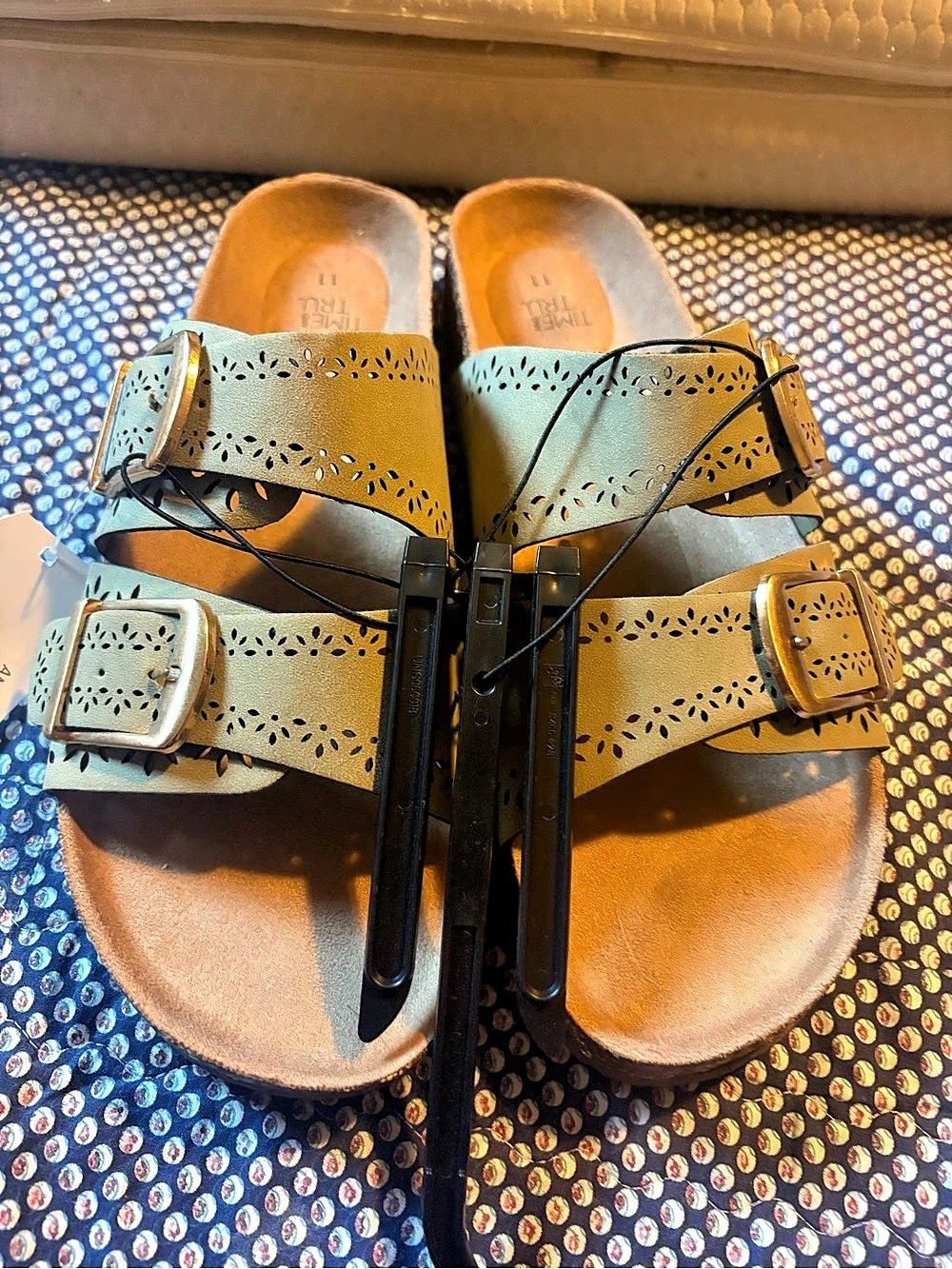 Time and Tru WTT FTBD SLIDE Perforated Slide Sandals in Green US 11 NWT